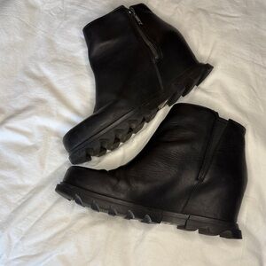 Sorel Joan of Arctic Black Ankle Boots with side zip 10.5